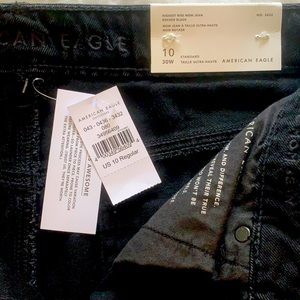 Highest rise Mom Jean black, ripped knees